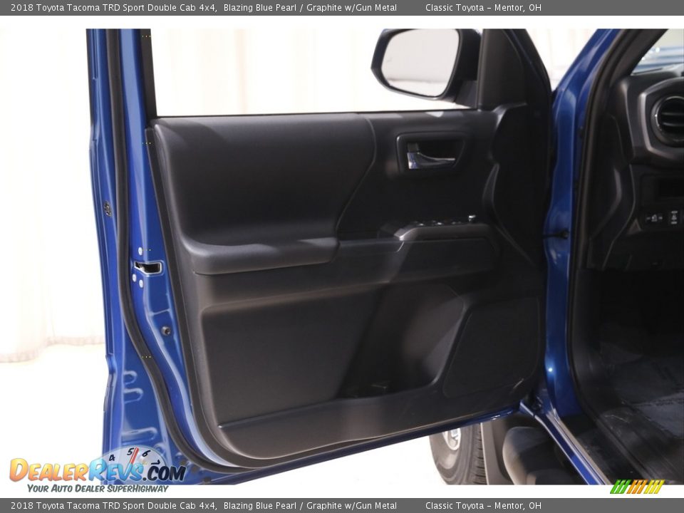 2018 Toyota Tacoma TRD Sport Double Cab 4x4 Blazing Blue Pearl / Graphite w/Gun Metal Photo #4