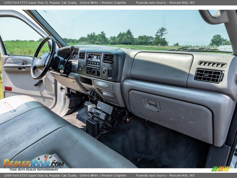 Dashboard of 1999 Ford F350 Super Duty XL Regular Cab Dually Photo #26