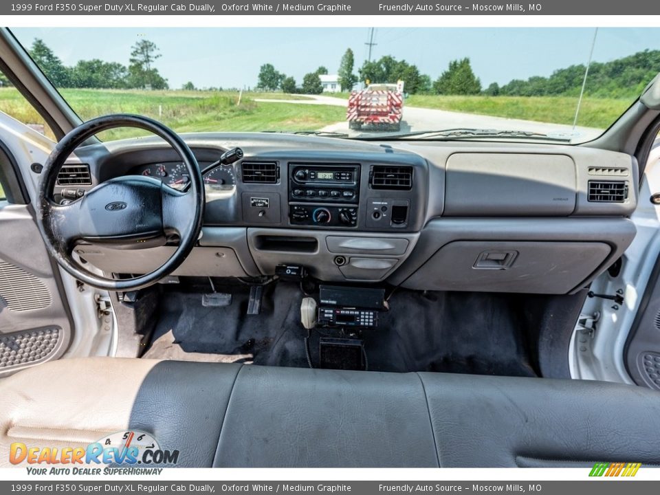 1999 Ford F350 Super Duty XL Regular Cab Dually Oxford White / Medium Graphite Photo #29