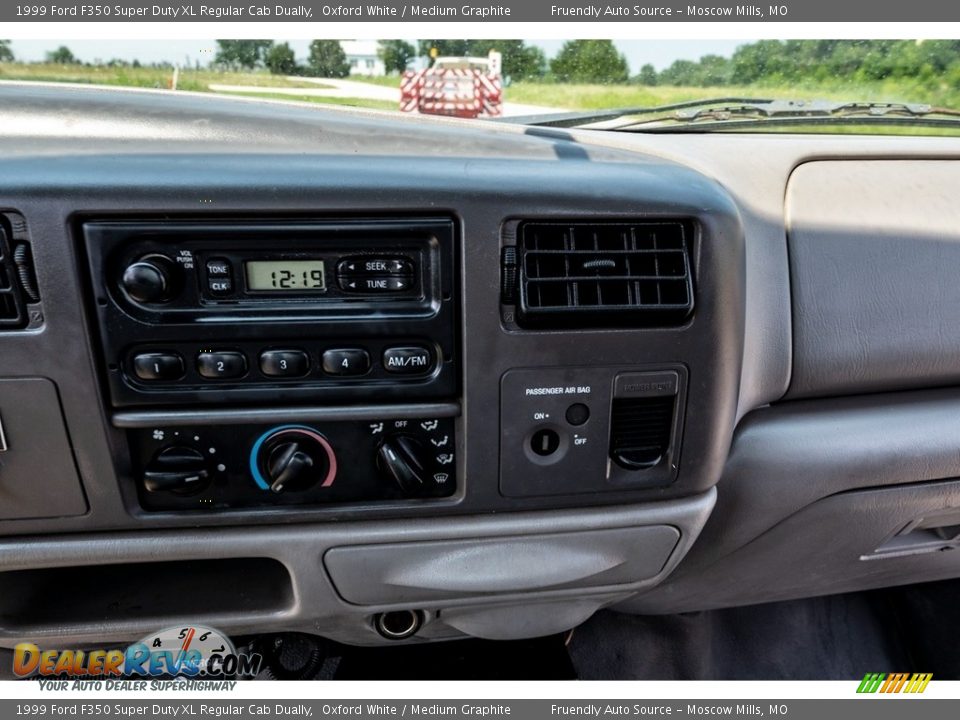 1999 Ford F350 Super Duty XL Regular Cab Dually Oxford White / Medium Graphite Photo #30