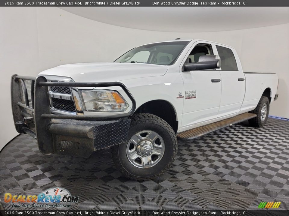 Front 3/4 View of 2016 Ram 3500 Tradesman Crew Cab 4x4 Photo #3