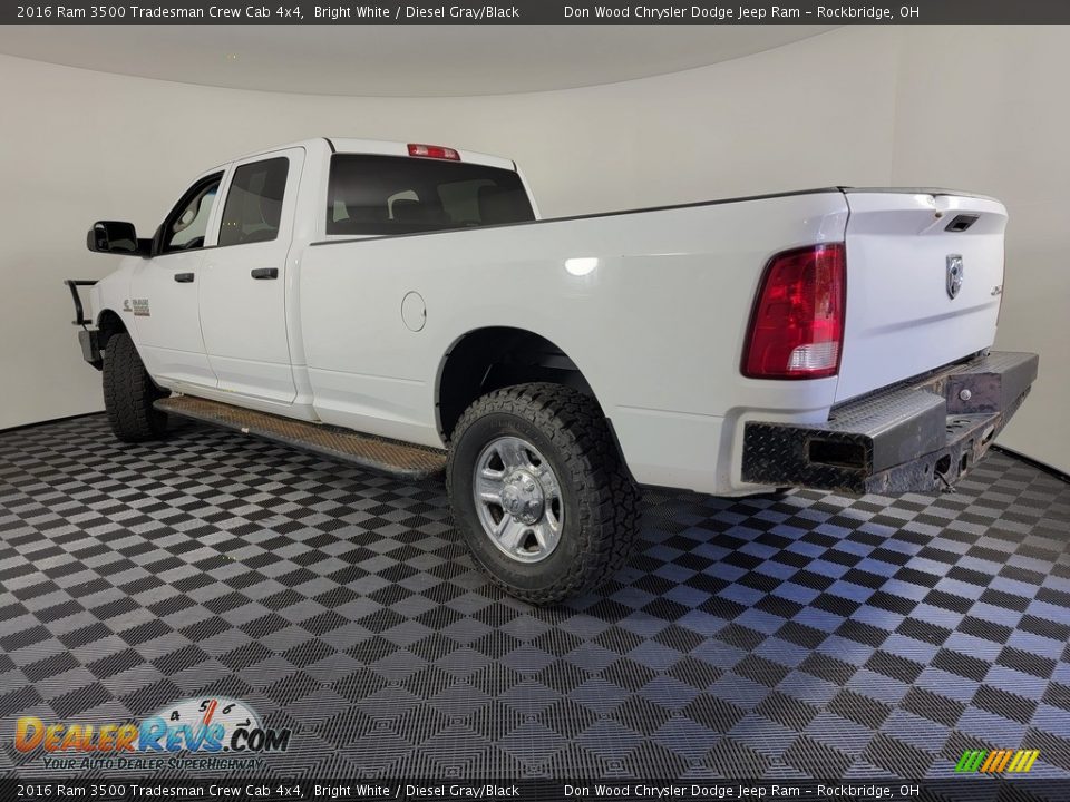 2016 Ram 3500 Tradesman Crew Cab 4x4 Bright White / Diesel Gray/Black Photo #5