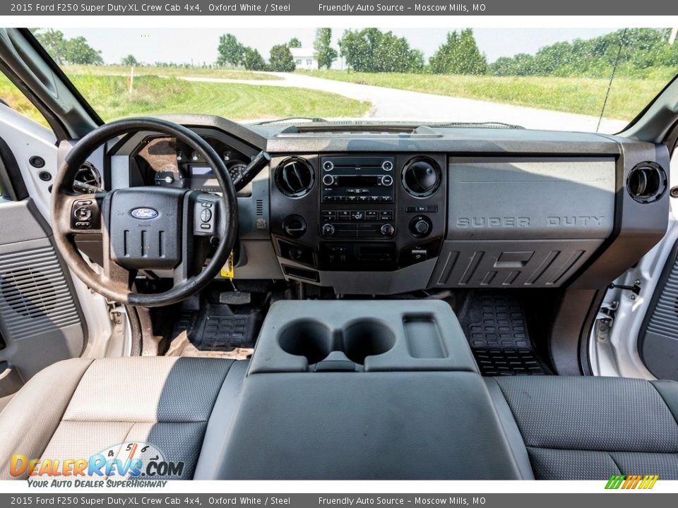 2015 Ford F250 Super Duty XL Crew Cab 4x4 Oxford White / Steel Photo #33