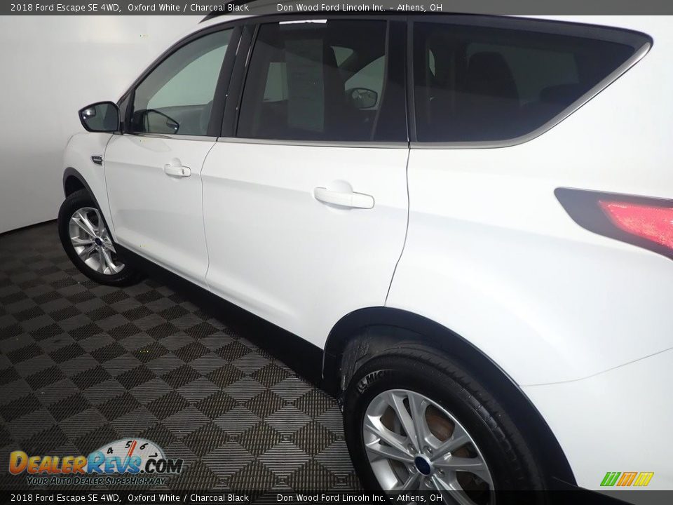 2018 Ford Escape SE 4WD Oxford White / Charcoal Black Photo #17