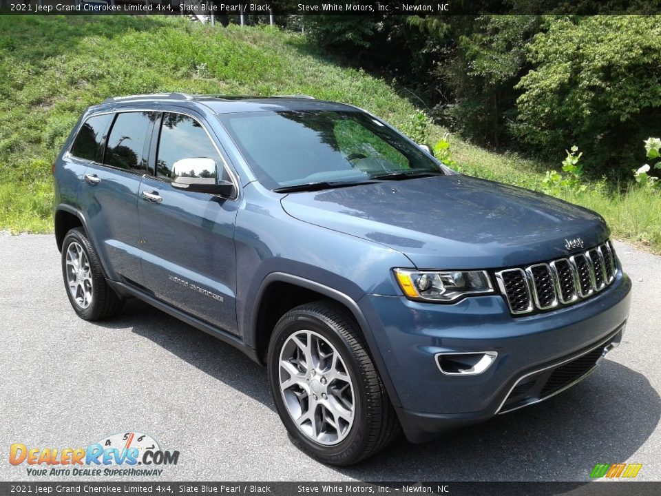 Front 3/4 View of 2021 Jeep Grand Cherokee Limited 4x4 Photo #4