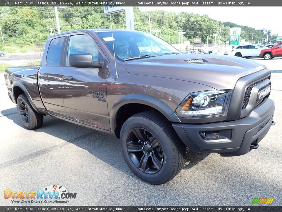 Front 3/4 View of 2021 Ram 1500 Classic Quad Cab 4x4 Photo #7