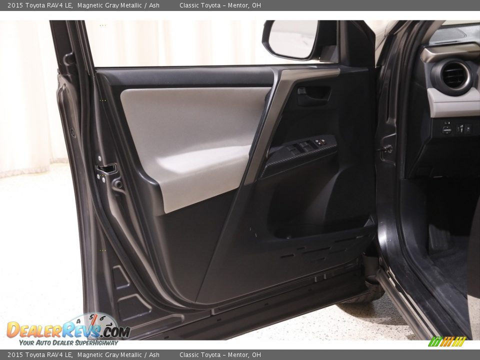 2015 Toyota RAV4 LE Magnetic Gray Metallic / Ash Photo #4