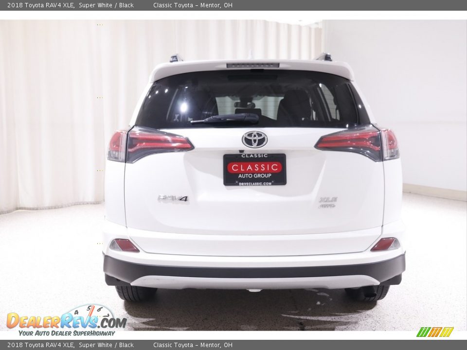 2018 Toyota RAV4 XLE Super White / Black Photo #17