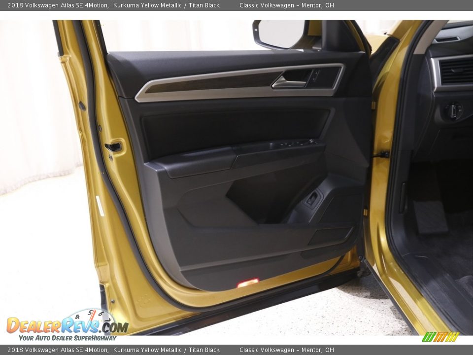2018 Volkswagen Atlas SE 4Motion Kurkuma Yellow Metallic / Titan Black Photo #4