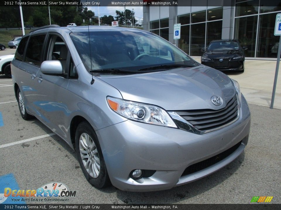 2012 Toyota Sienna XLE Silver Sky Metallic / Light Gray Photo #10