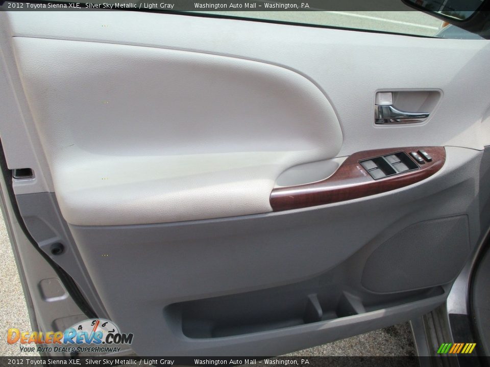 2012 Toyota Sienna XLE Silver Sky Metallic / Light Gray Photo #11