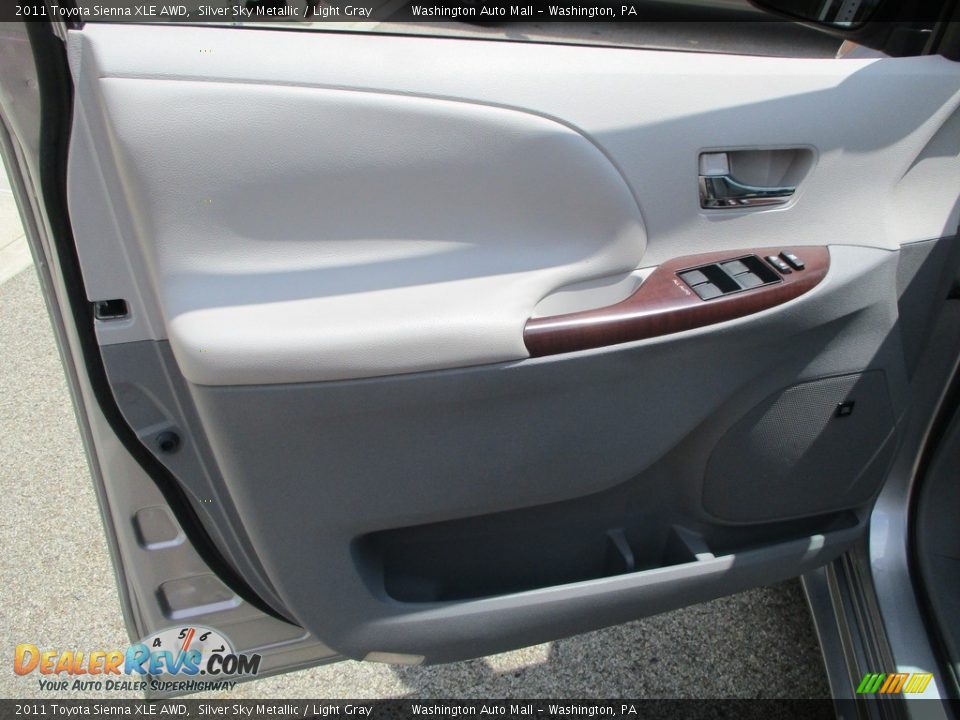 2011 Toyota Sienna XLE AWD Silver Sky Metallic / Light Gray Photo #12