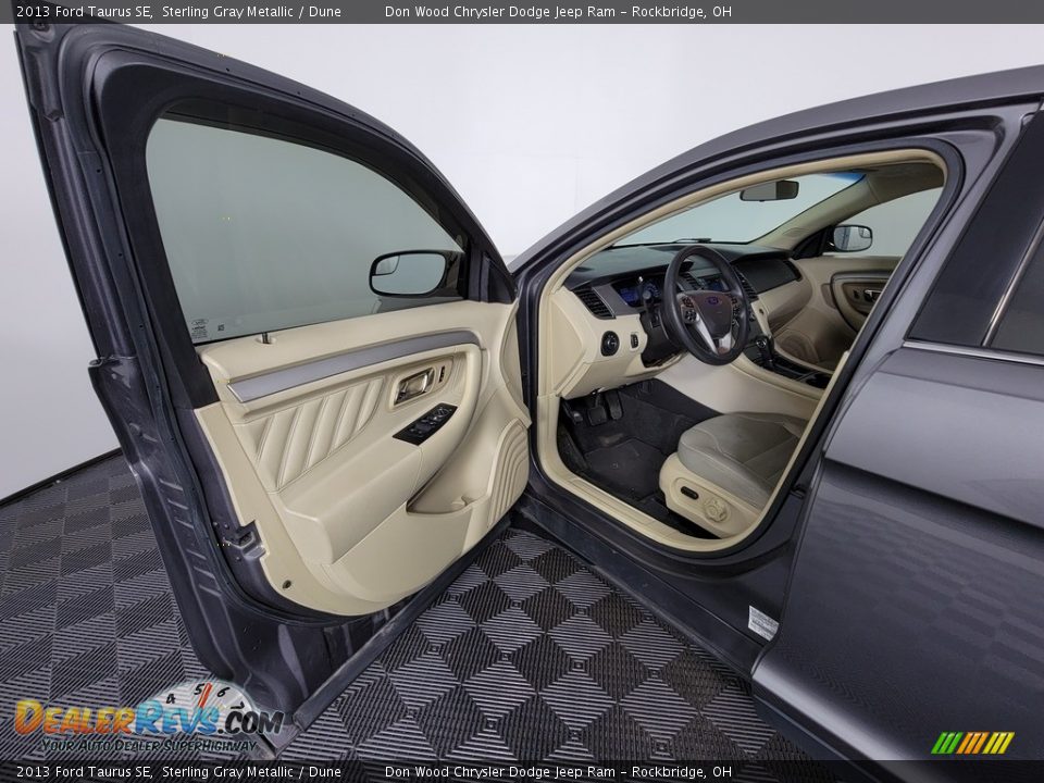 Door Panel of 2013 Ford Taurus SE Photo #13