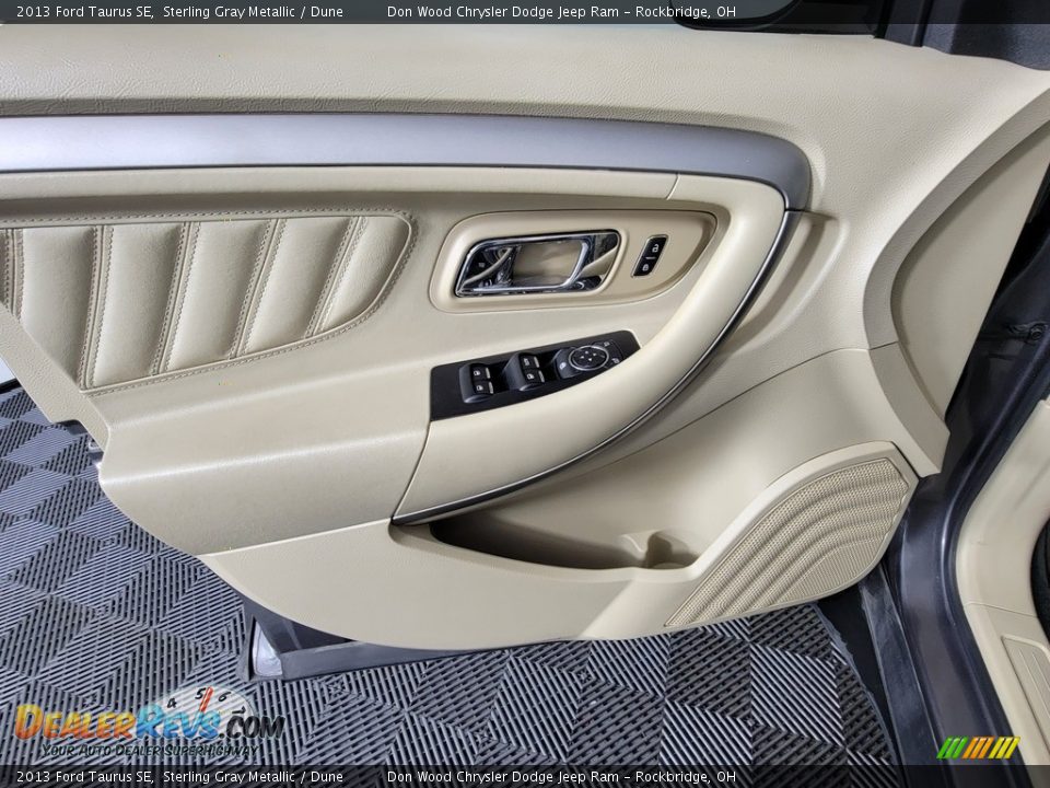 Door Panel of 2013 Ford Taurus SE Photo #14