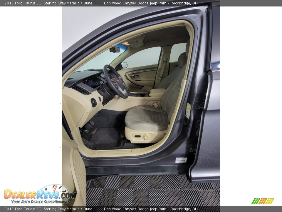 Front Seat of 2013 Ford Taurus SE Photo #16