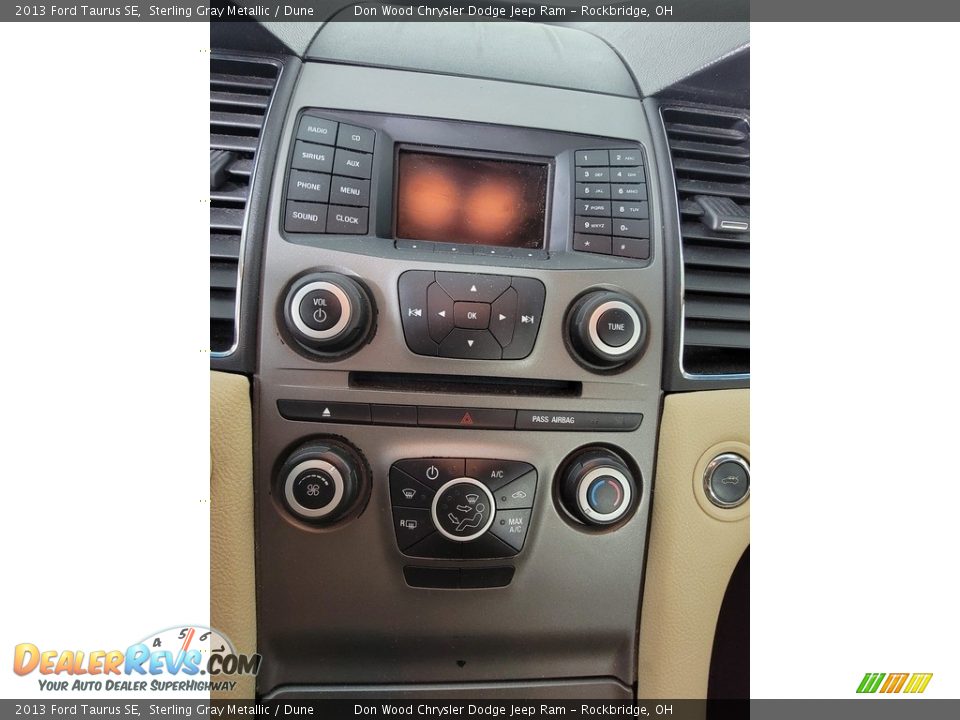 Controls of 2013 Ford Taurus SE Photo #21