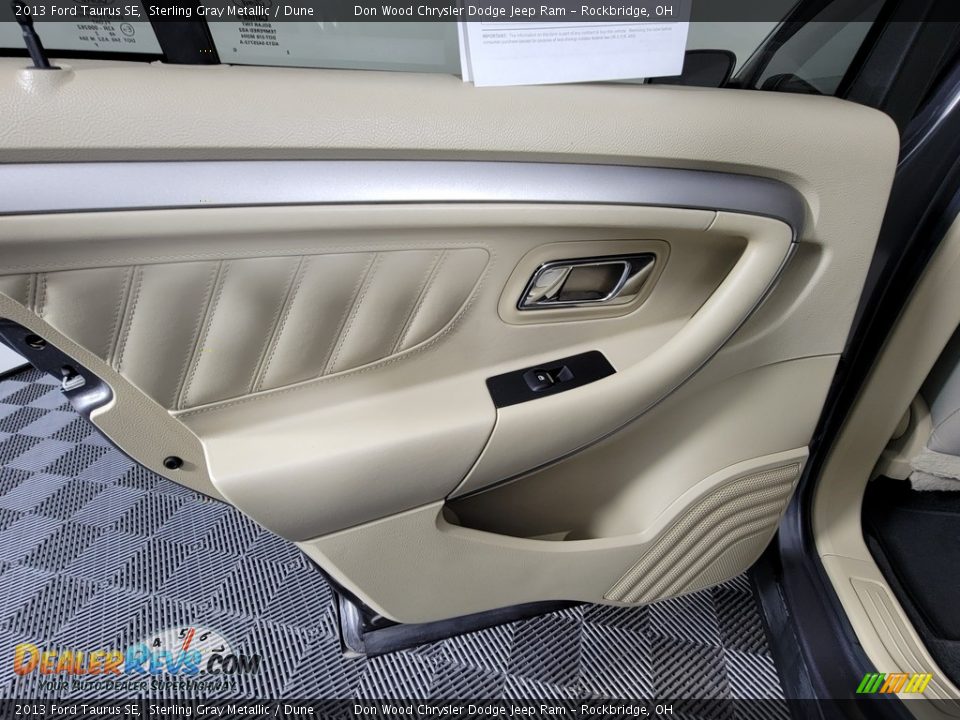 Door Panel of 2013 Ford Taurus SE Photo #24