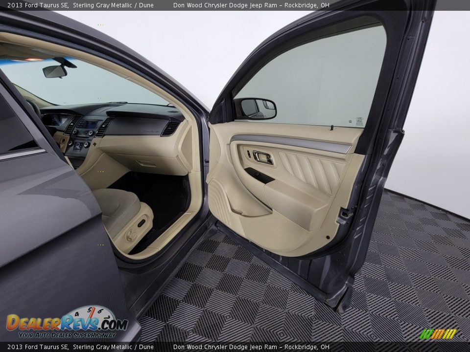 Door Panel of 2013 Ford Taurus SE Photo #26