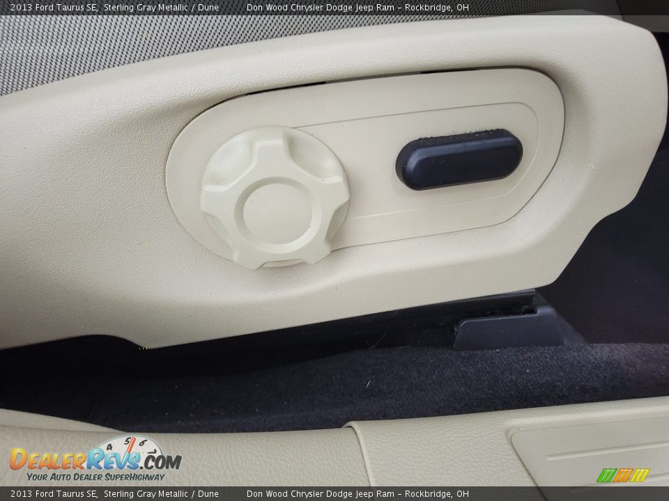 Front Seat of 2013 Ford Taurus SE Photo #29
