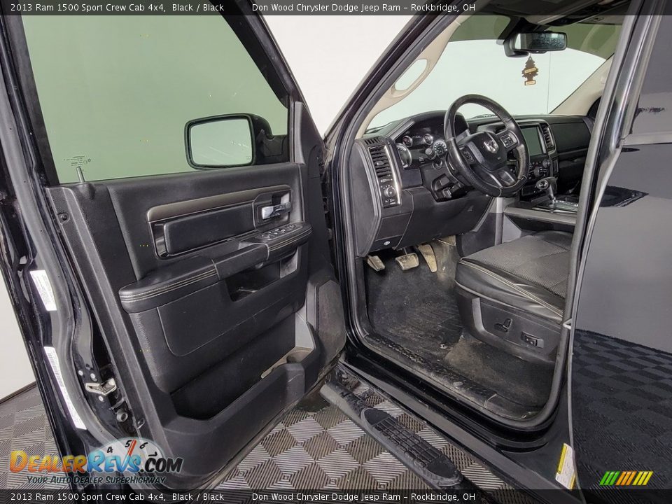 2013 Ram 1500 Sport Crew Cab 4x4 Black / Black Photo #12