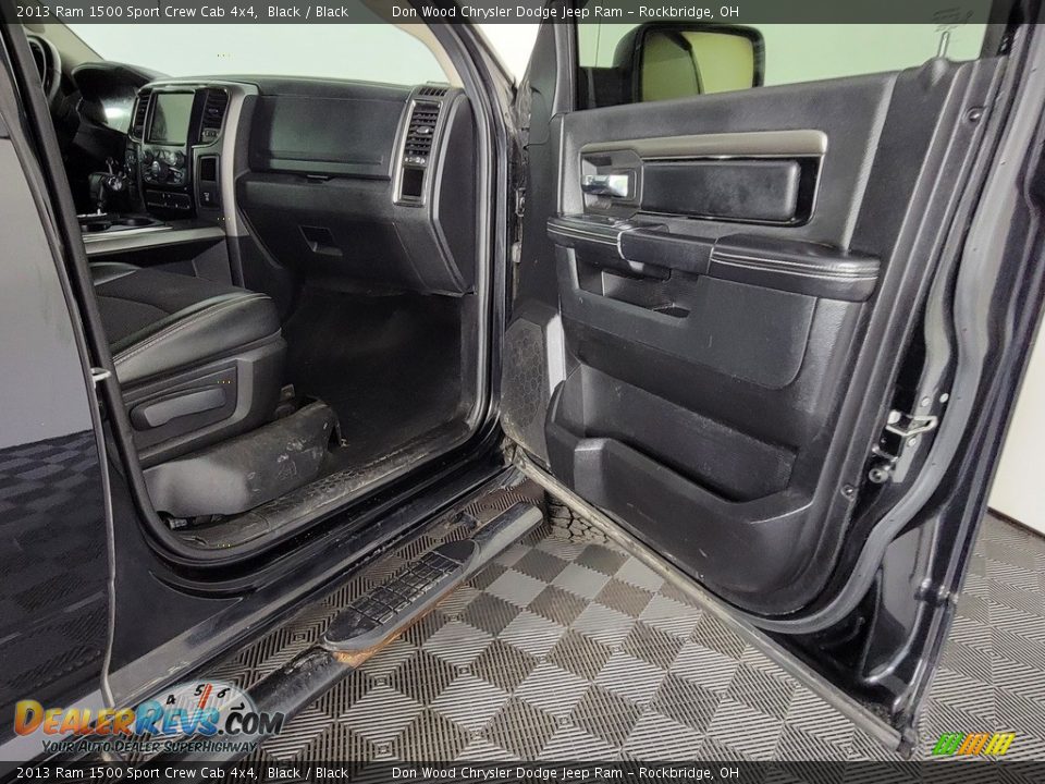 2013 Ram 1500 Sport Crew Cab 4x4 Black / Black Photo #24