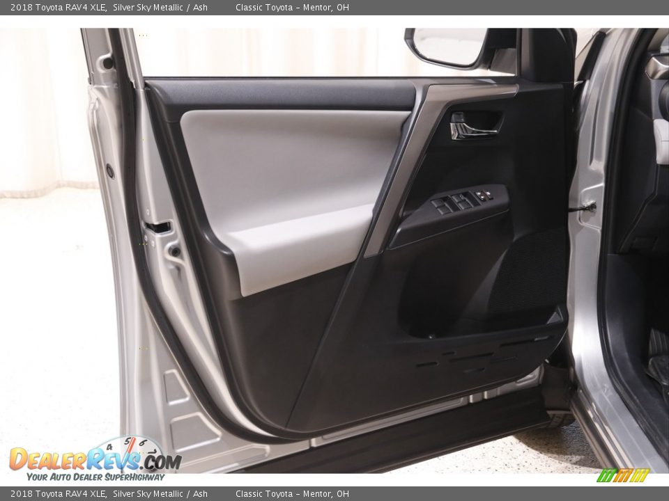 2018 Toyota RAV4 XLE Silver Sky Metallic / Ash Photo #4