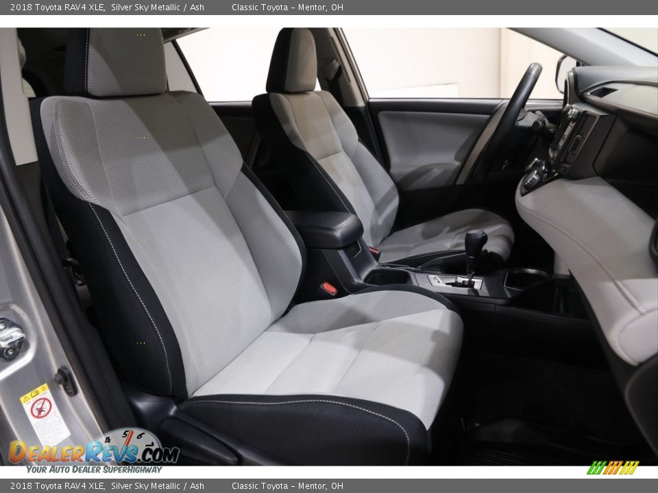2018 Toyota RAV4 XLE Silver Sky Metallic / Ash Photo #13