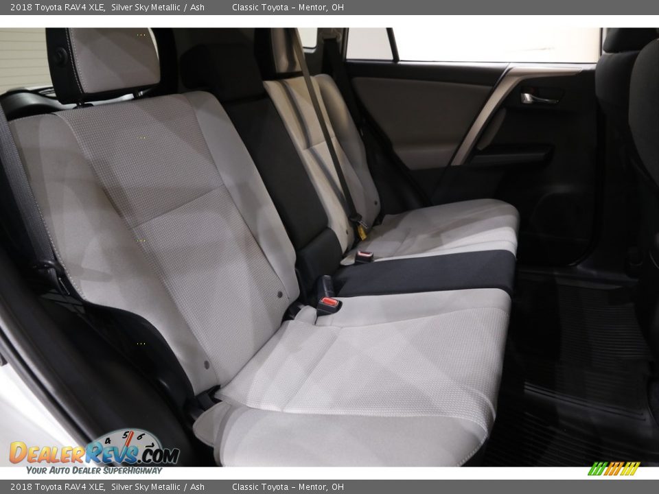 2018 Toyota RAV4 XLE Silver Sky Metallic / Ash Photo #14