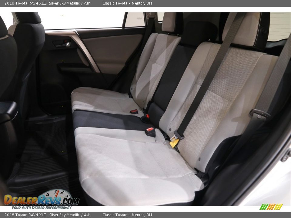 2018 Toyota RAV4 XLE Silver Sky Metallic / Ash Photo #15