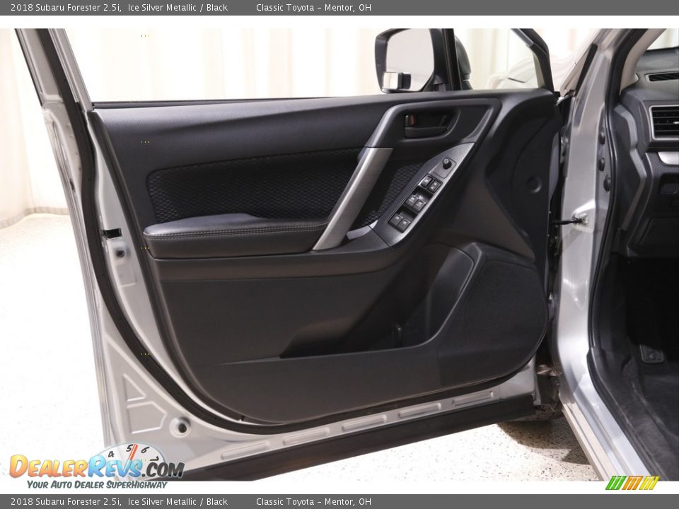 2018 Subaru Forester 2.5i Ice Silver Metallic / Black Photo #4