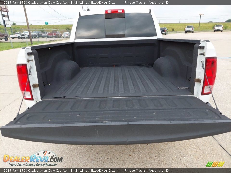 2015 Ram 1500 Outdoorsman Crew Cab 4x4 Bright White / Black/Diesel Gray Photo #24