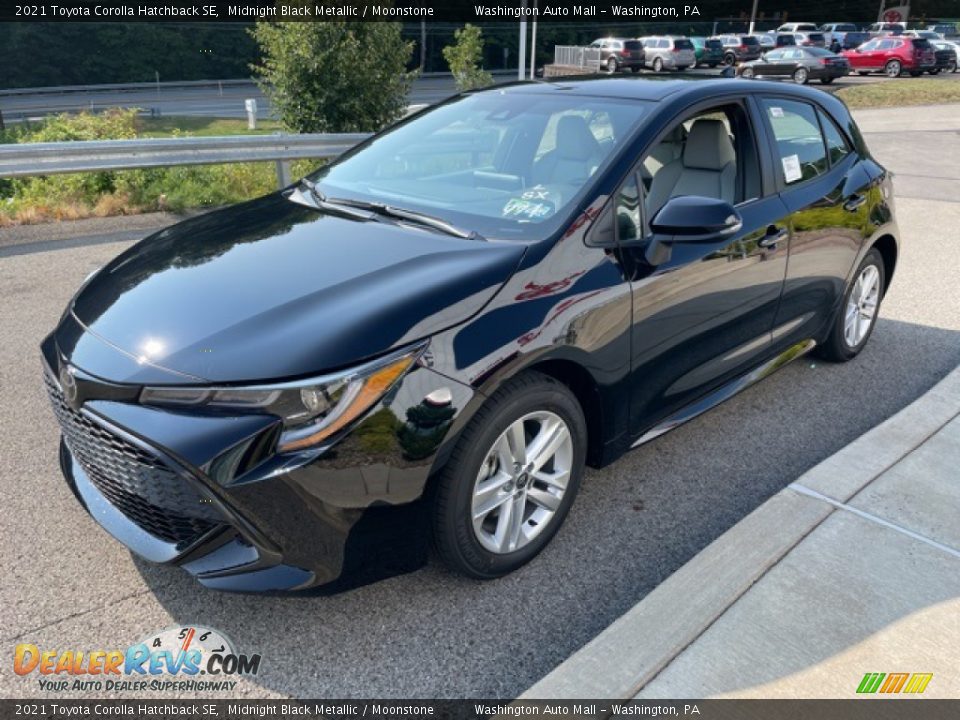 2021 Toyota Corolla Hatchback SE Midnight Black Metallic / Moonstone Photo #7