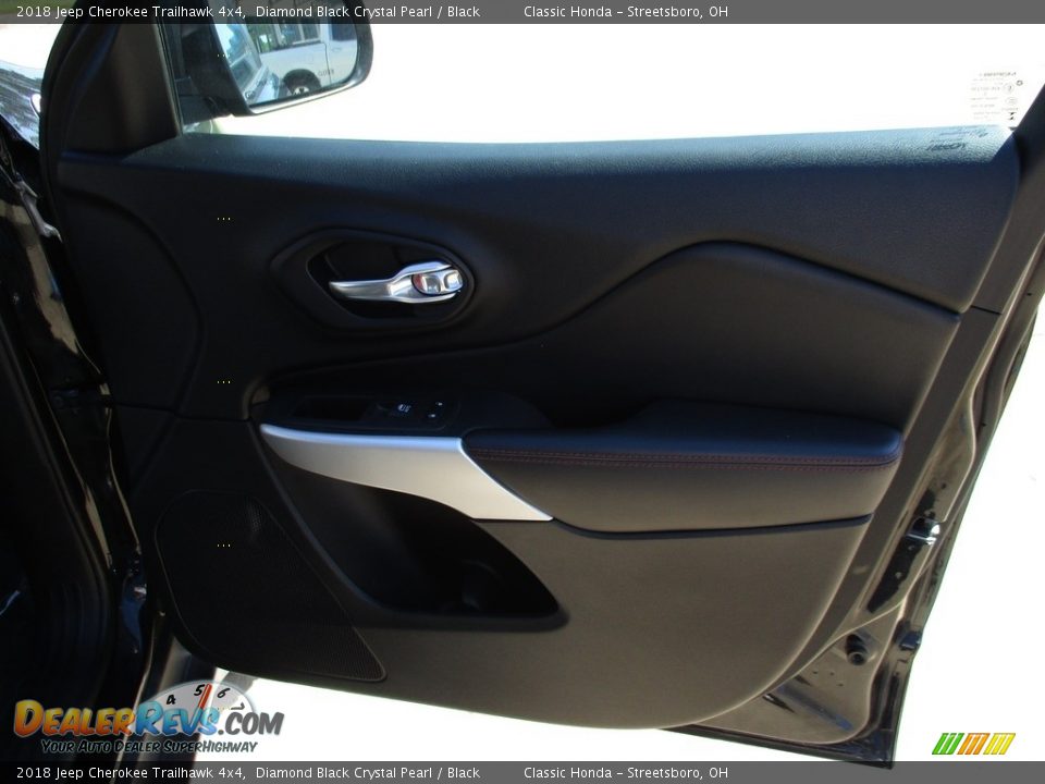 2018 Jeep Cherokee Trailhawk 4x4 Diamond Black Crystal Pearl / Black Photo #15