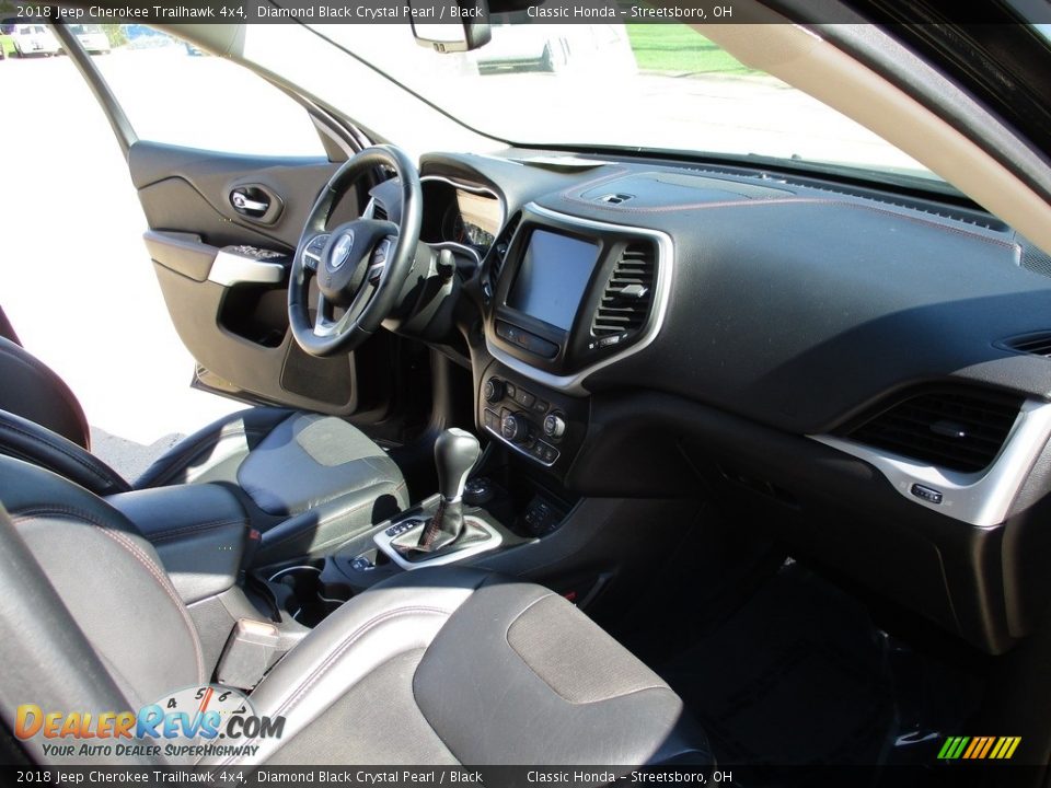 2018 Jeep Cherokee Trailhawk 4x4 Diamond Black Crystal Pearl / Black Photo #16