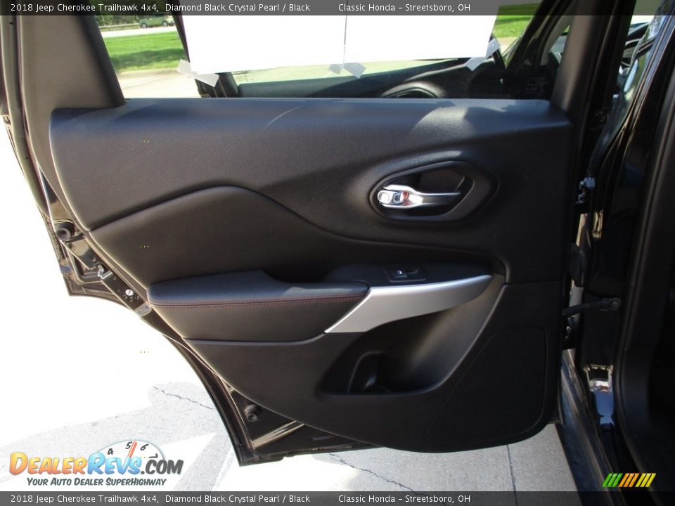 2018 Jeep Cherokee Trailhawk 4x4 Diamond Black Crystal Pearl / Black Photo #23
