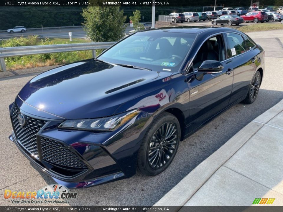 Front 3/4 View of 2021 Toyota Avalon Hybrid XSE Photo #7