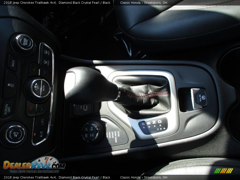 2018 Jeep Cherokee Trailhawk 4x4 Diamond Black Crystal Pearl / Black Photo #32