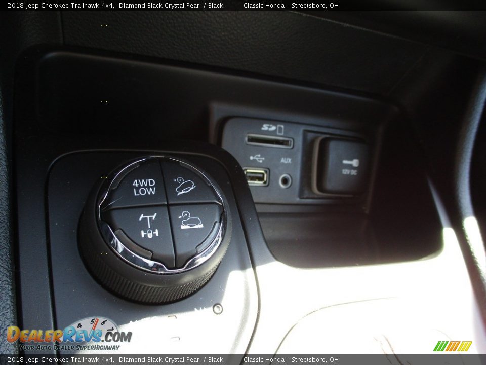 2018 Jeep Cherokee Trailhawk 4x4 Diamond Black Crystal Pearl / Black Photo #33