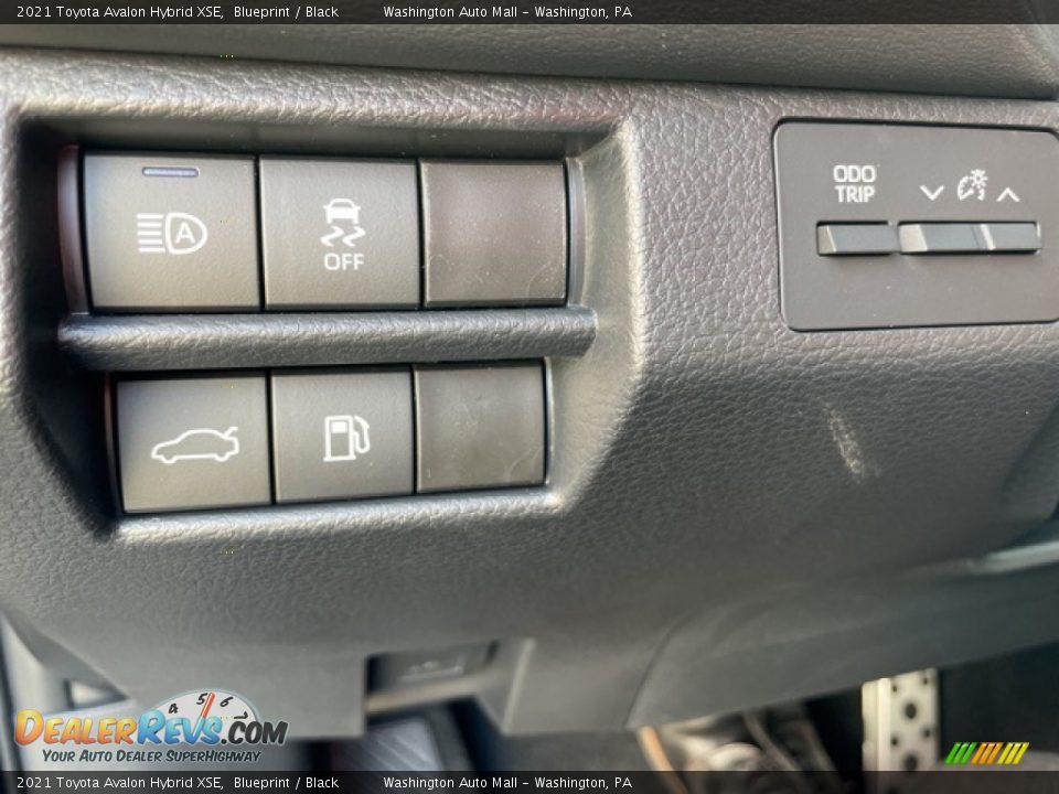 Controls of 2021 Toyota Avalon Hybrid XSE Photo #22