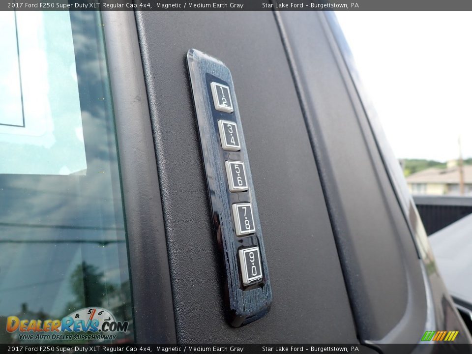 2017 Ford F250 Super Duty XLT Regular Cab 4x4 Magnetic / Medium Earth Gray Photo #9