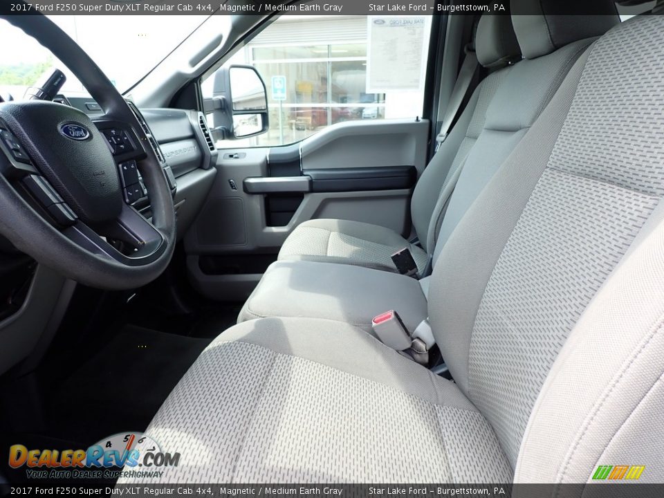 2017 Ford F250 Super Duty XLT Regular Cab 4x4 Magnetic / Medium Earth Gray Photo #10