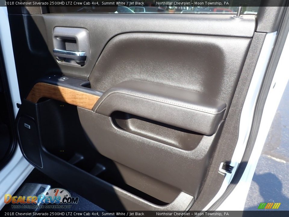 Door Panel of 2018 Chevrolet Silverado 2500HD LTZ Crew Cab 4x4 Photo #17