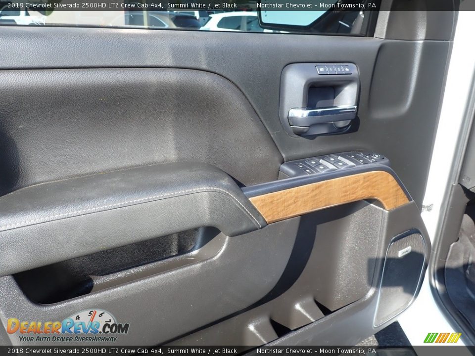 Door Panel of 2018 Chevrolet Silverado 2500HD LTZ Crew Cab 4x4 Photo #24