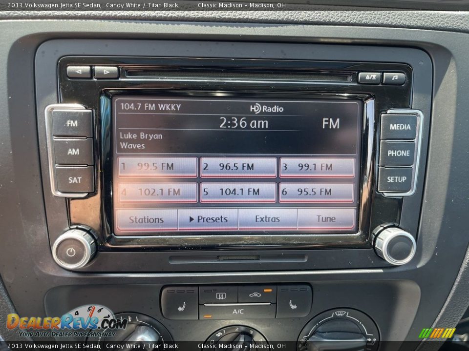 2013 Volkswagen Jetta SE Sedan Candy White / Titan Black Photo #11