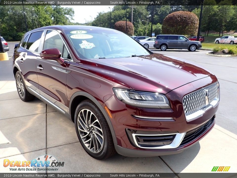 Front 3/4 View of 2019 Lincoln Nautilus Reserve AWD Photo #8