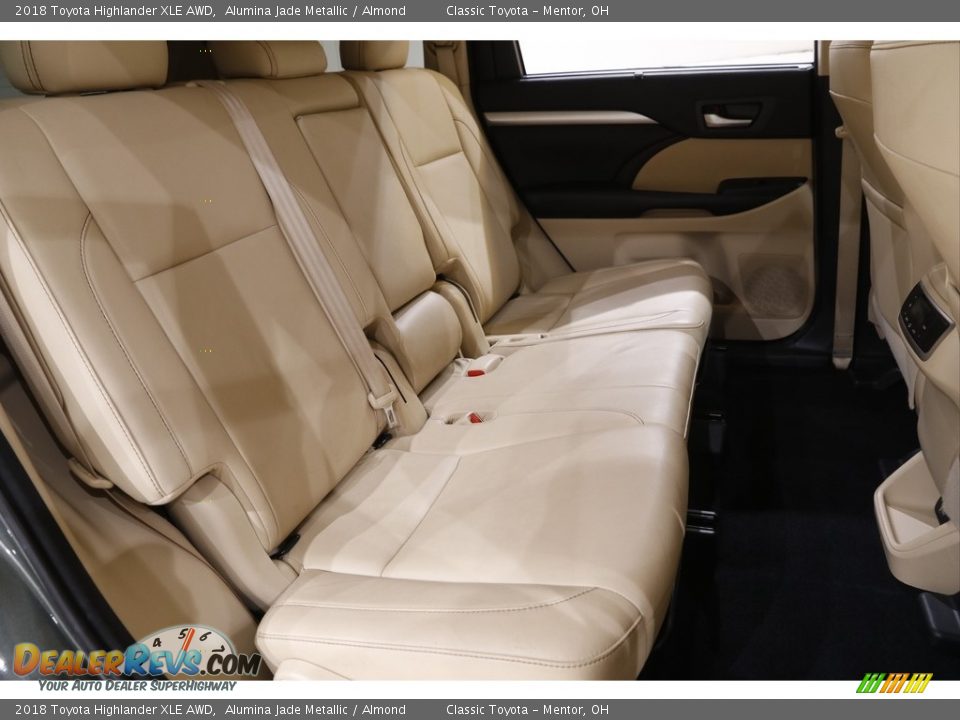 2018 Toyota Highlander XLE AWD Alumina Jade Metallic / Almond Photo #17