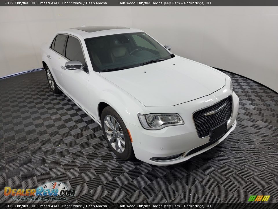 2019 Chrysler 300 Limited AWD Bright White / Deep Mocha Photo #4