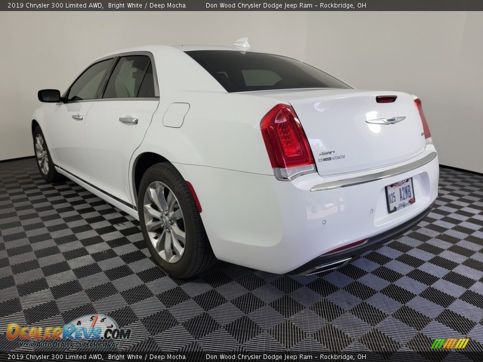 2019 Chrysler 300 Limited AWD Bright White / Deep Mocha Photo #8