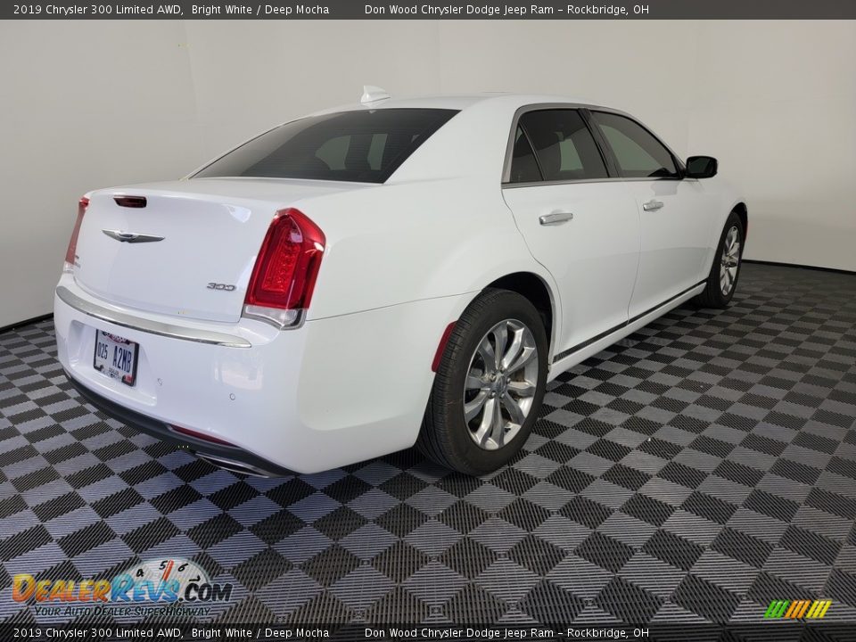 2019 Chrysler 300 Limited AWD Bright White / Deep Mocha Photo #10