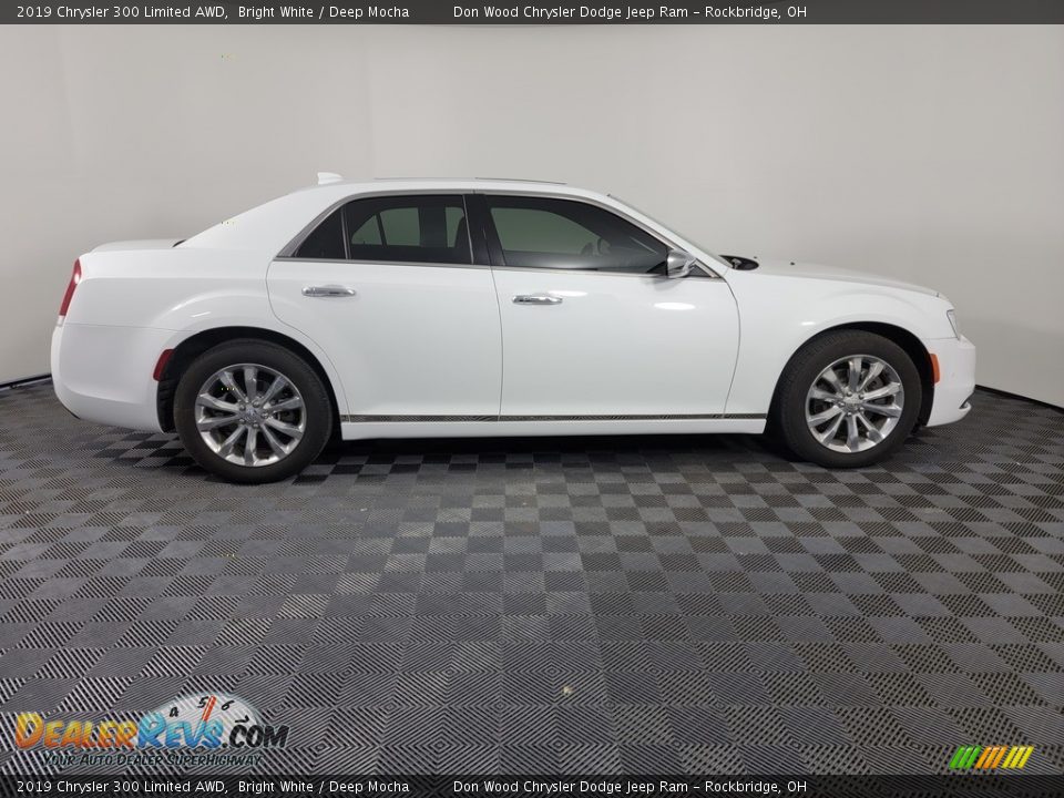 2019 Chrysler 300 Limited AWD Bright White / Deep Mocha Photo #11